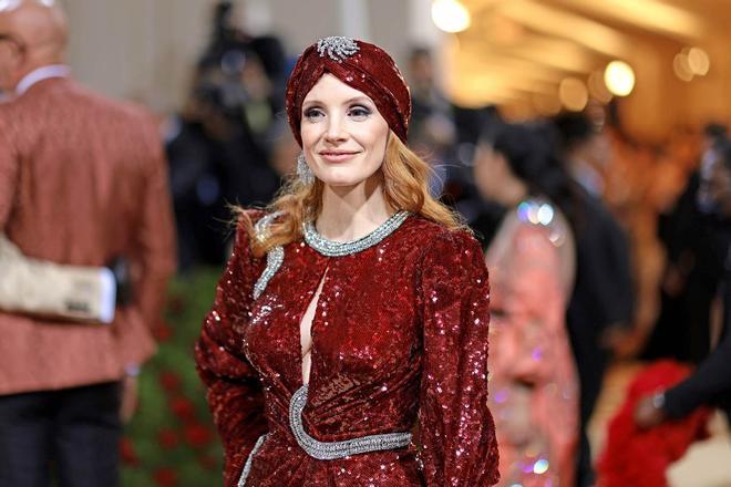 Jessica Chastain, con look de Gucci con turbante en la gala MET 2022