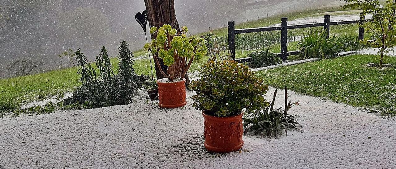 La granizada del lunes en Sariego. | Luján Palacios