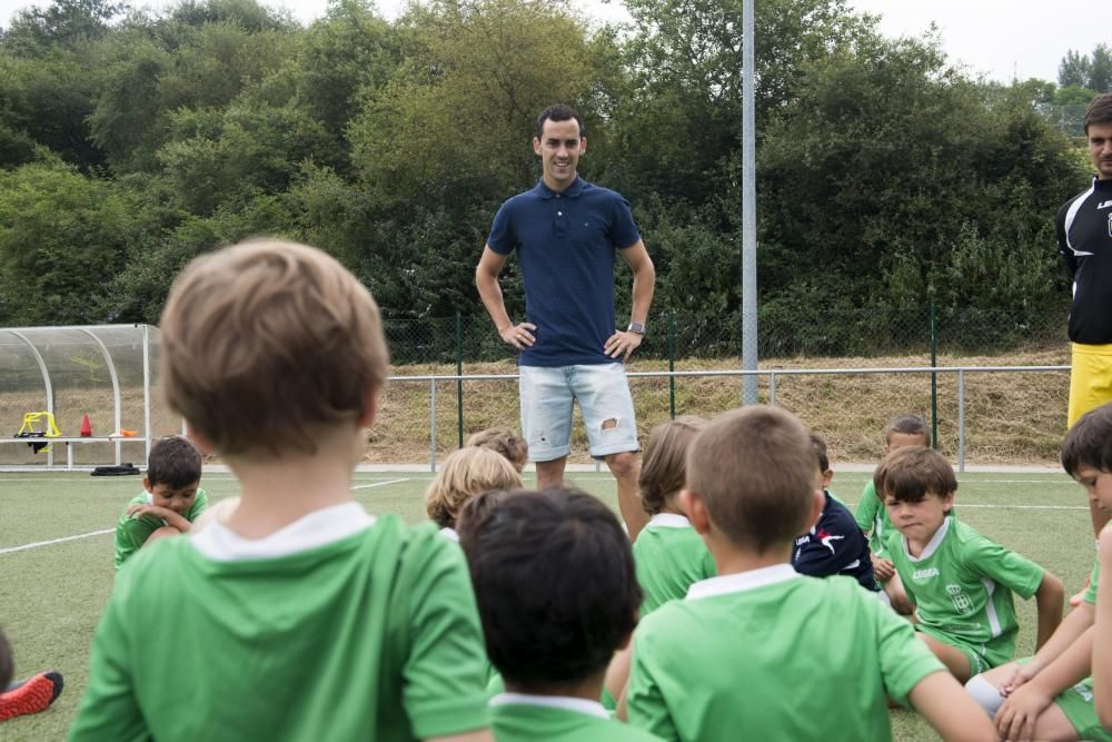 Linares visita el campus del Real Oviedo