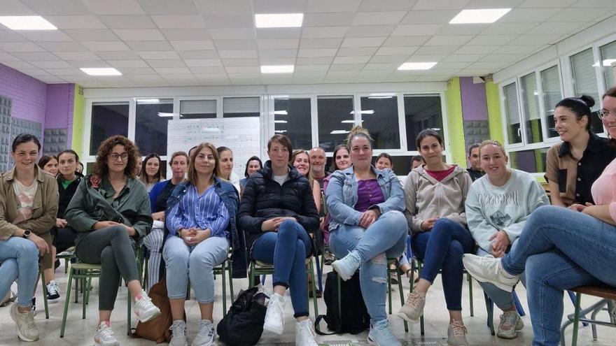 La reunión de la Anpa del Cerdeiriñas de Piloño de este jueves para informar de la situación. | // FDV
