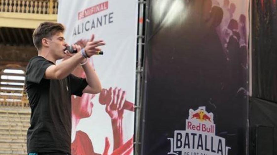 Harón durante su participación en la pasada Red Bull Batalla de Gallos.