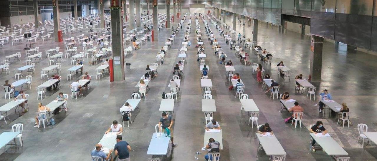 10.000 personas se examinan en Valencia para cubrir 178 puestos fijos en Correos