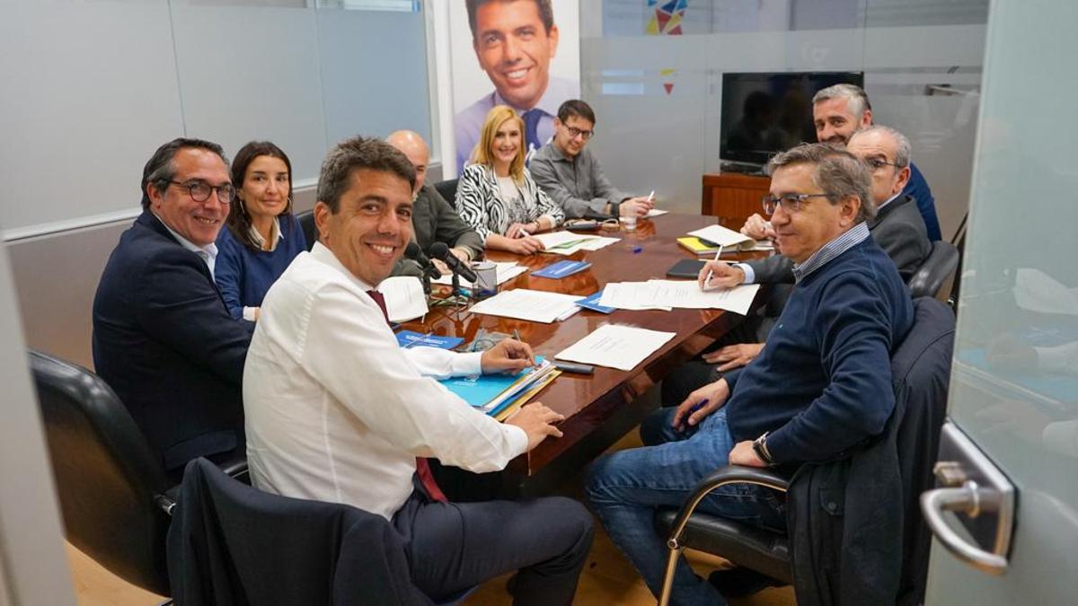 Reunión de Carlos Mazón, candidato a la presidencia de la Generalitat, con otros cargos del PPCV.