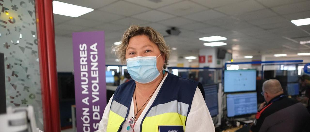 Elena Suárez, coordinadora de la Sala de Atención a Víctimas de Violencia de Género del 112 Canarias, en su sede de la capital grancanaria.