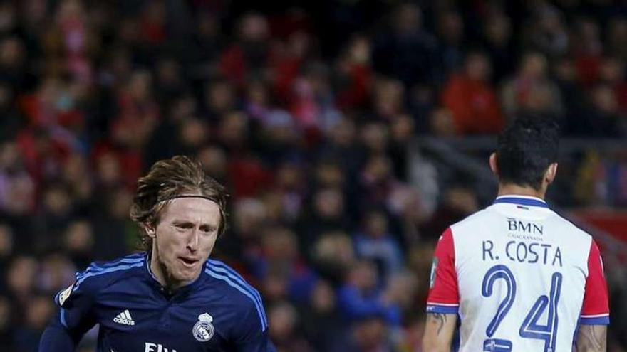 Modric celebra su gol ante el Granada.