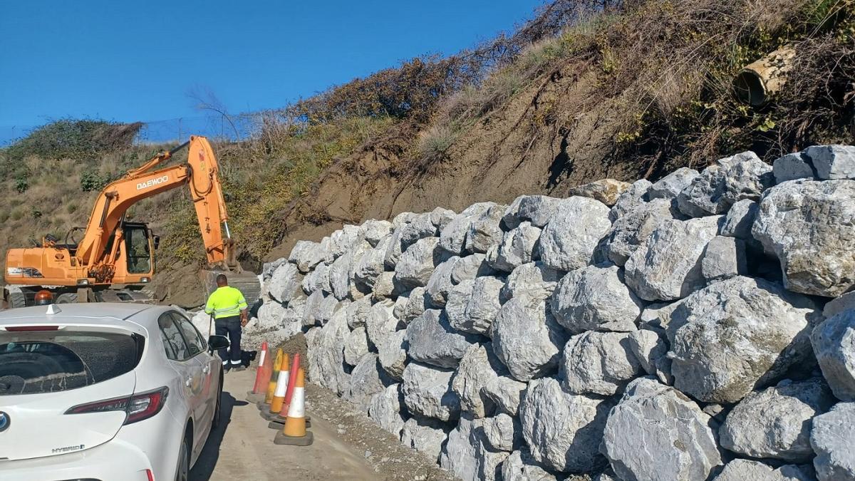 IObras de mejora en la carretera MA-3113 de acceso a Benamargosa.
