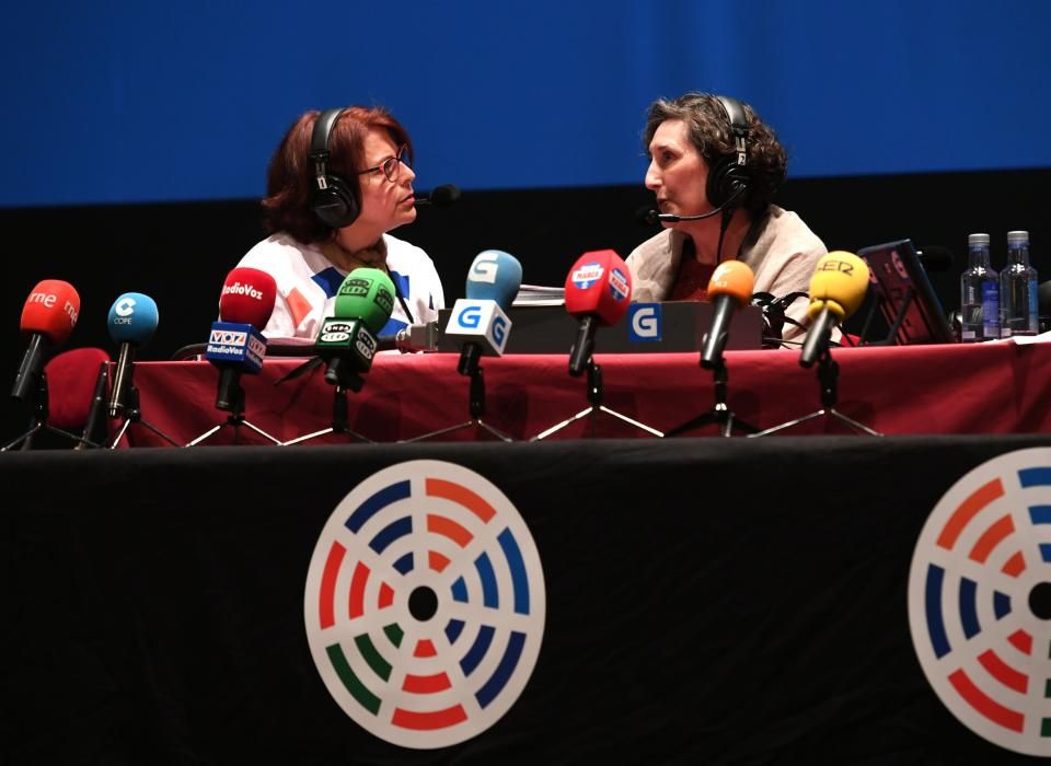 A Radio Conta celebra en el teatro Rosalía su quinta edición, en la que homenajeó a Ángel Gómez Hervada y recaudó fondos para Aspace