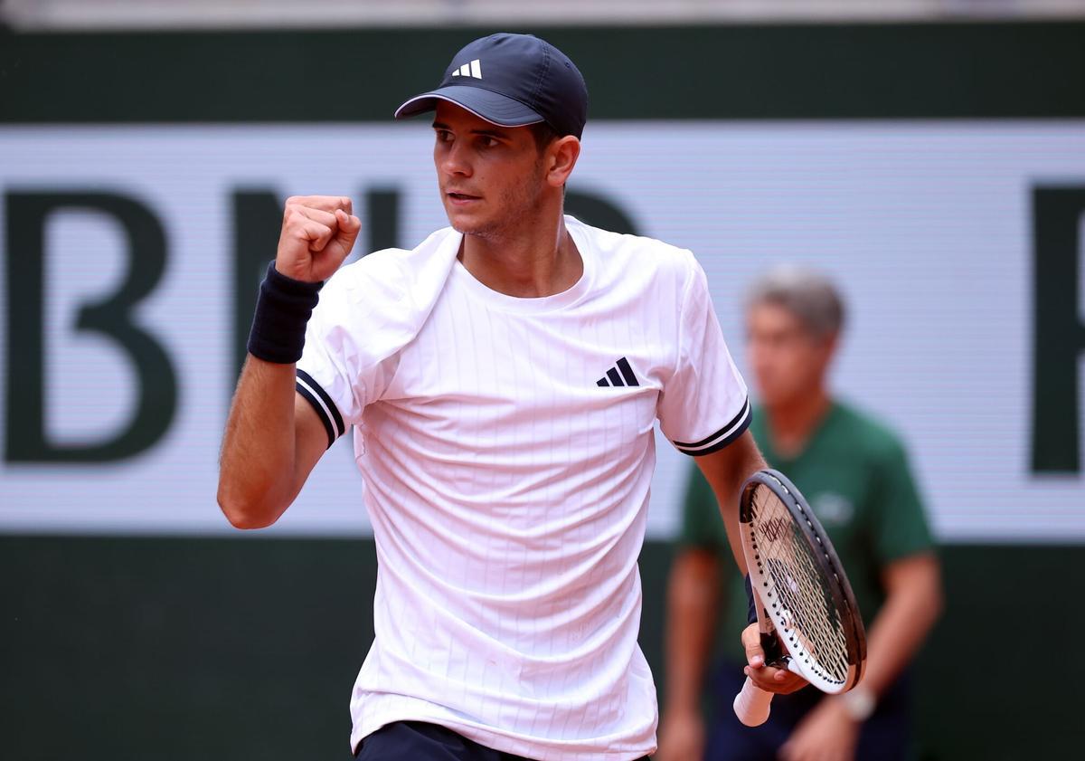 Paris (France), 31/05/2026.- Rafael Jodar of Spain during his Men's 4th round match against Pablo Carreno Busta of Spain at the French Open Grand Slam tennis tournament at Roland Garros in Paris, France, 31 May 2026. (Tenis, Abierto, Francia, España) EFE/EPA/CHRISTOPHE PETIT TESSON