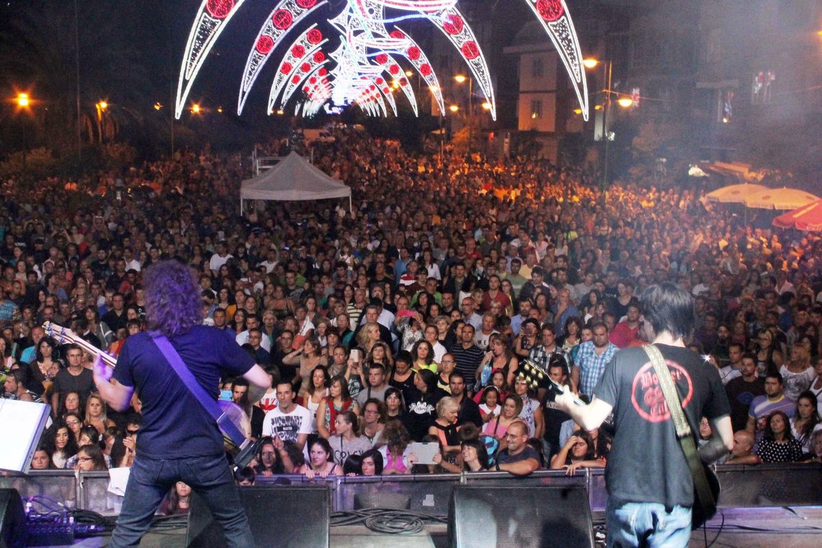 O multitudinario concerto que Astarot ofreceu en Cangas no ano 2013 nas Festas do Cristo de Cangas.