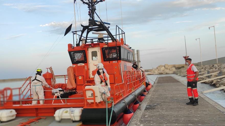 Rescatadas quince personas, dos de ellas menores, a bordo de una patera esta noche en Alicante