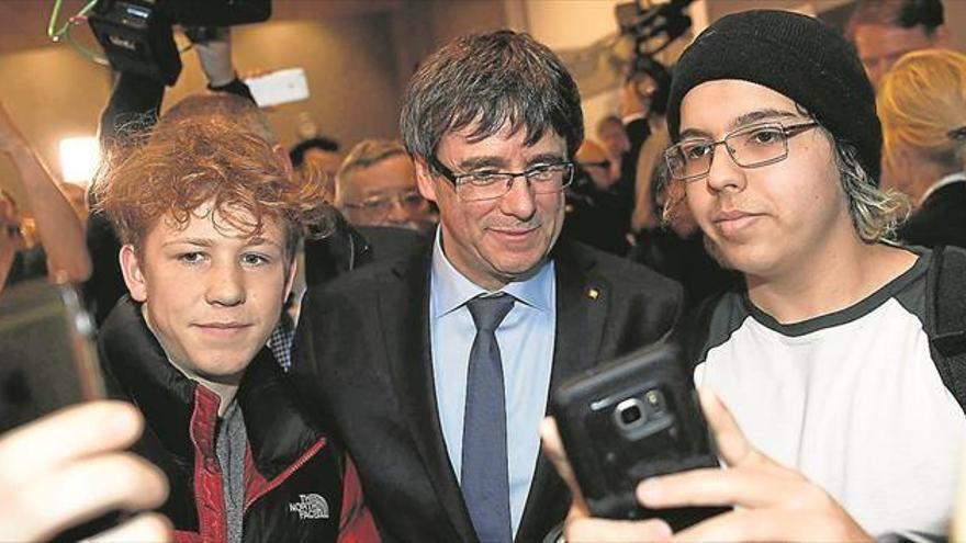 El juez acusa a Puigdemont de buscar su detención