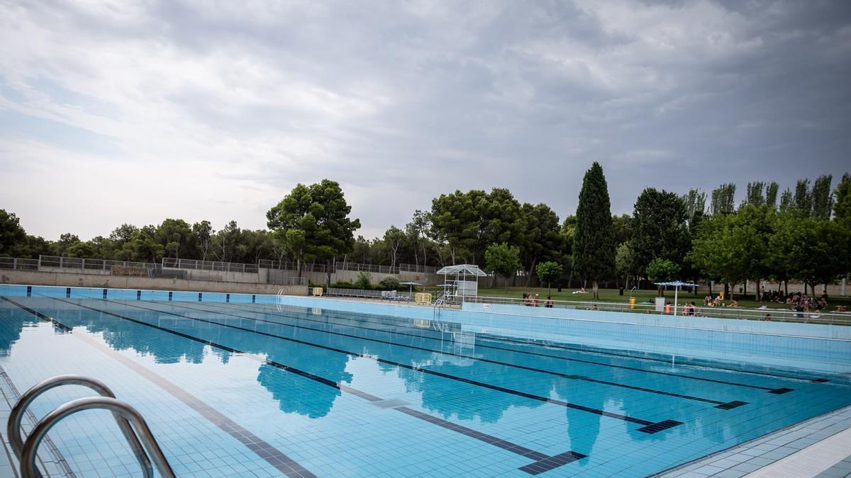 La piscina de Torrero, lista para su reapertura a pesar de que la fuga sigue ahí
