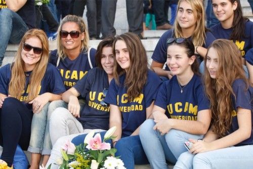 Ofrenda floral de los equipos de la UCAM en la Fuensanta
