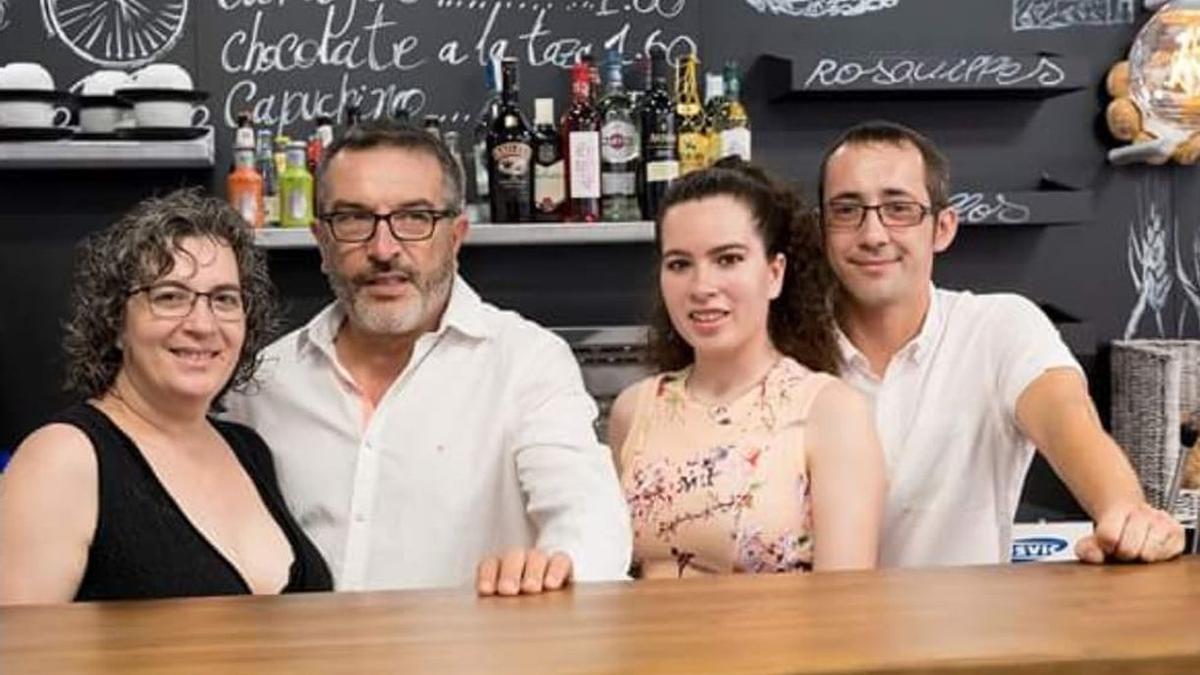 Yolanda, Juan Carlos, Beatriz y Enric son la familia que se esconde detrás de los éxitos de Panadería Morente de Benicarló.