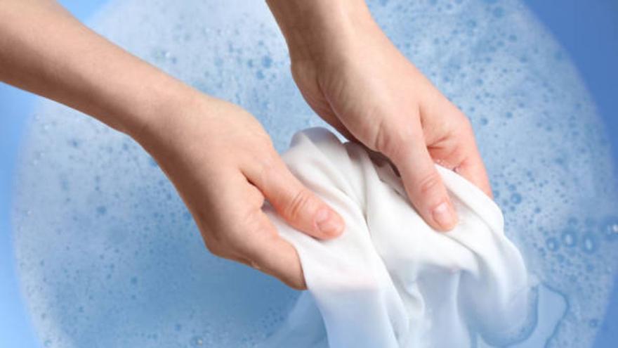 COMO LAVAR PRENDAS DE CUERO EN CASA: Cómo lavar prendas de cuero o polipiel  en casa y eliminar definitivamente las manchas o malos olores