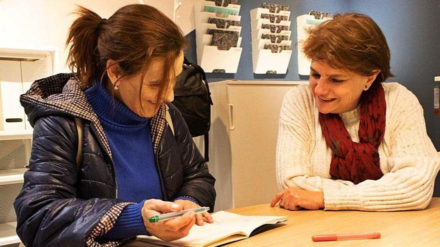 María Luisa Rodicio García, coordinadora del grupo Formación e Orientación para a Vida, y María Paula Ríos de Deus.