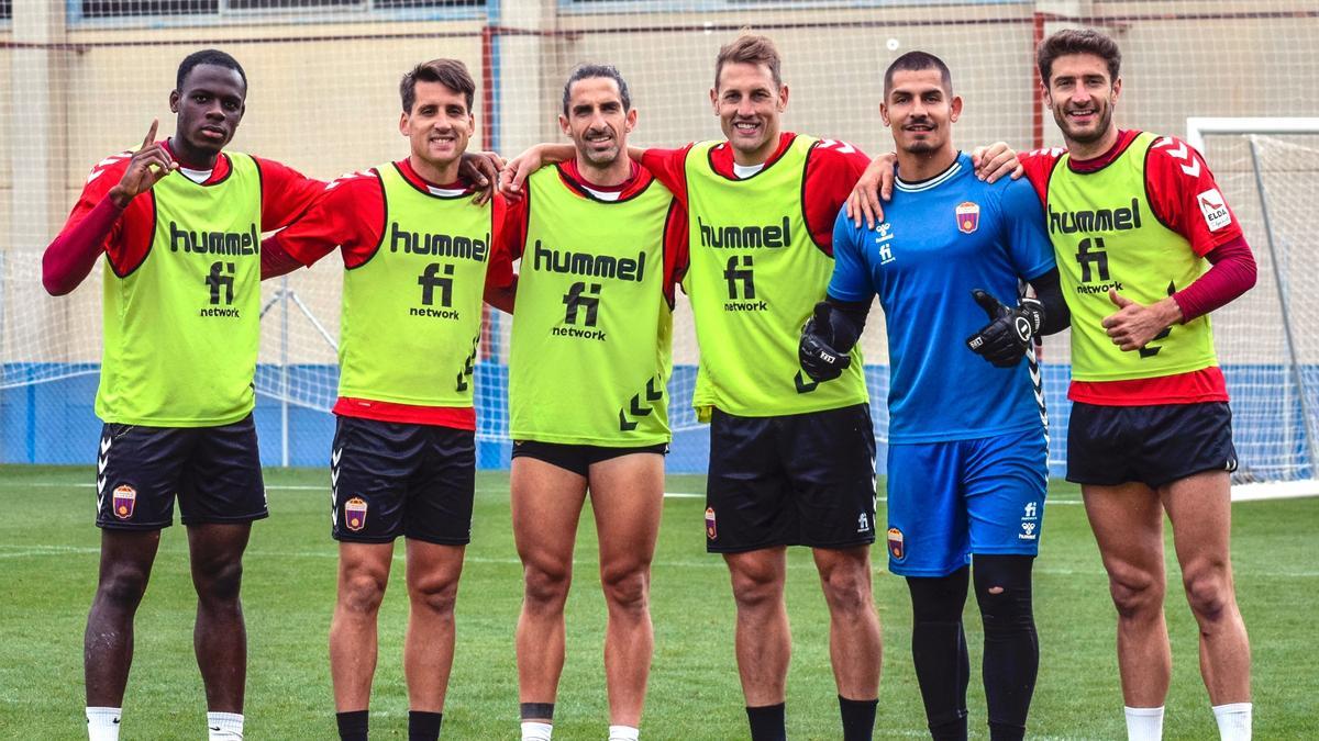 Futbolistas del Eldense durante un entrenamiento de esta semana