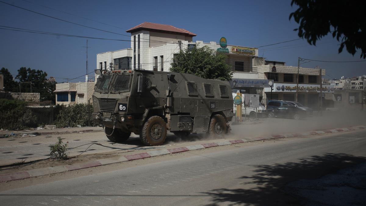 Archivo - Un vehículo militar isarelí en Tulkarem, Cisjordania