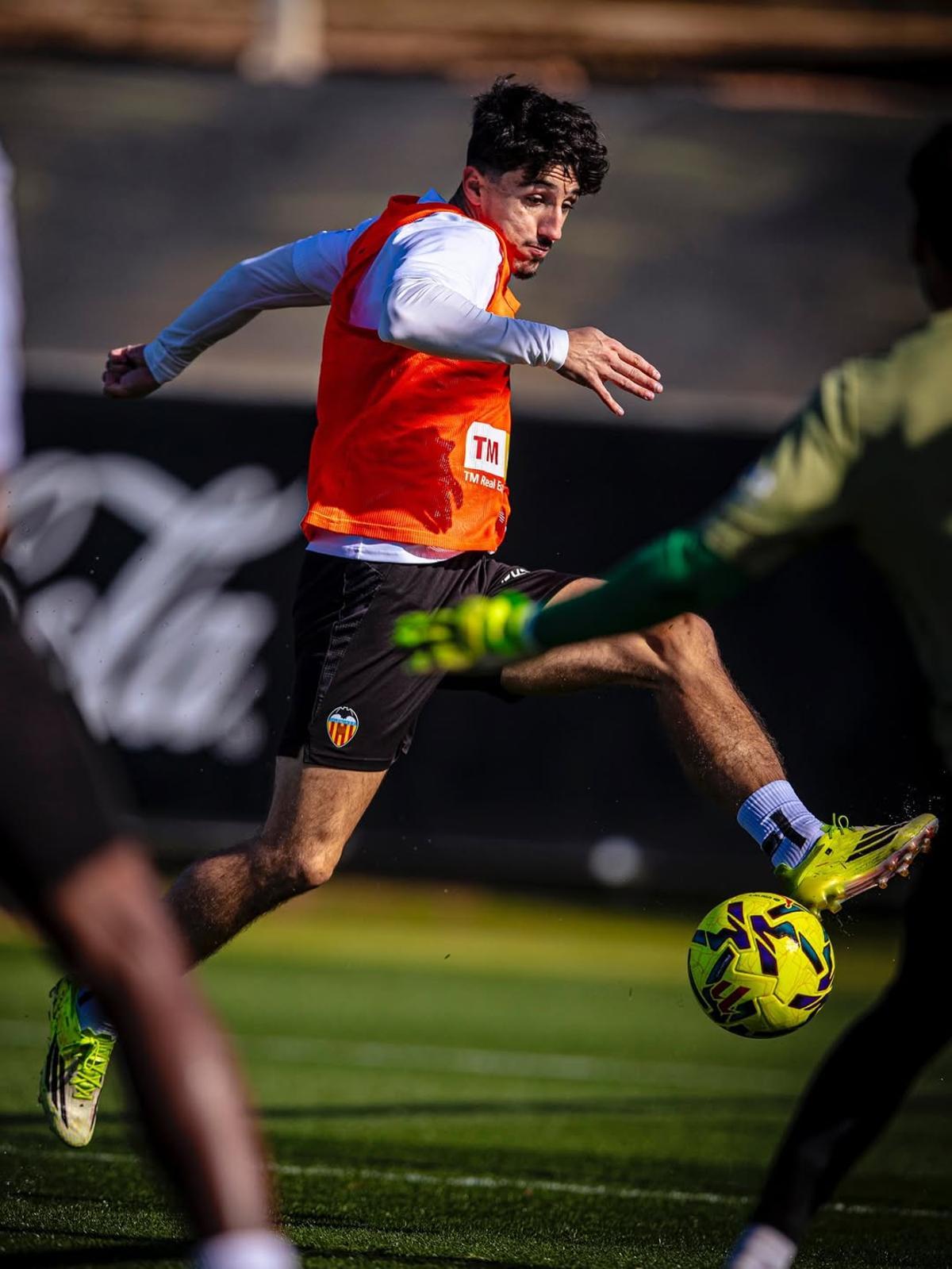 López sigue trabajando duro en Paterna en busca de su mejor versión