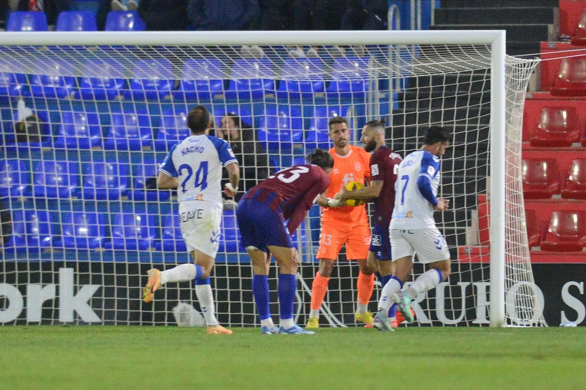 Descalabro en Elda frente al Tenerife (0-3)