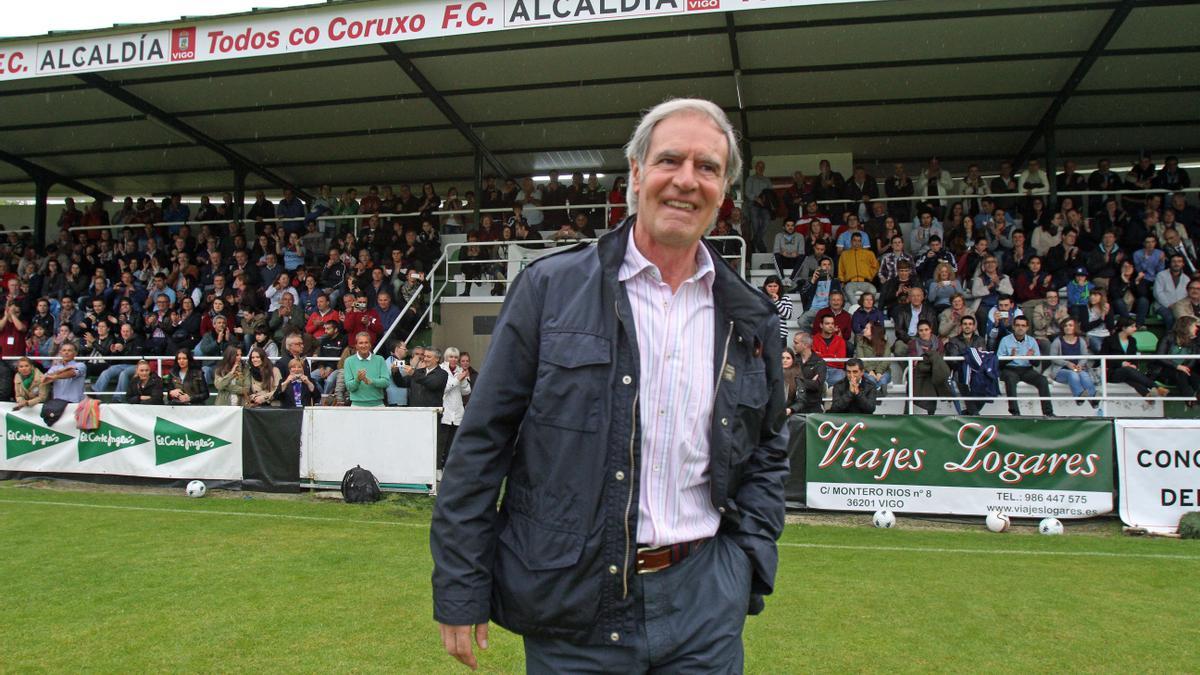 PARTIDO DE EXHIBICION ENTRE UN EQUIPO DE EXJUGADORES DEL REAL CLUB CELTA DE VIGO Y EXFUTBOLISTAS DE LA LIGA PARA PROMOCIONAR LA CANDIDATURA DE LAS ISLAS CIES COMO PATRIMONIO DE LA HUMANIDAD, CELEBRADO EN EL CAMPO DE O VAO. TXETXU ROJO , TECNICO DEL EQUIPO DENOMINADO CELTICOS DE LEYENDA.