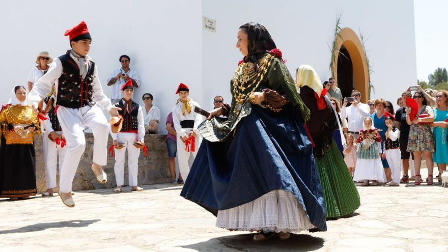 ‘Ball pagès’ en las fiestas de Sant Joan. | J. A. RIERA