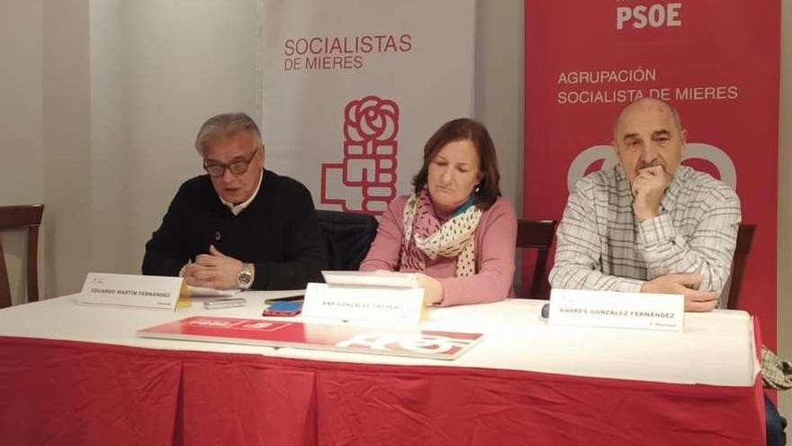 Por la izquierda, Eduardo Martín, Ana Cachero y Andrés Avelino González.