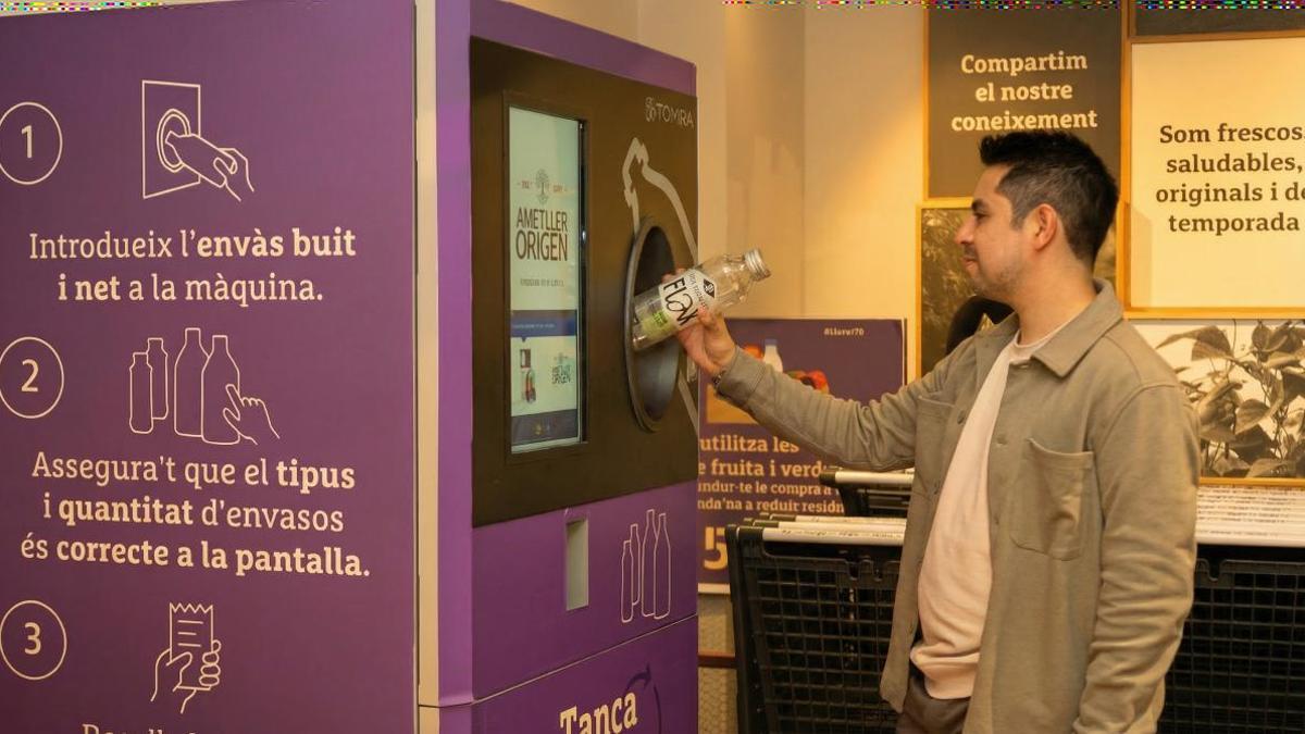 La vuelta del “casco”: Ametller Origen automatiza la devolución de envases de vidrio