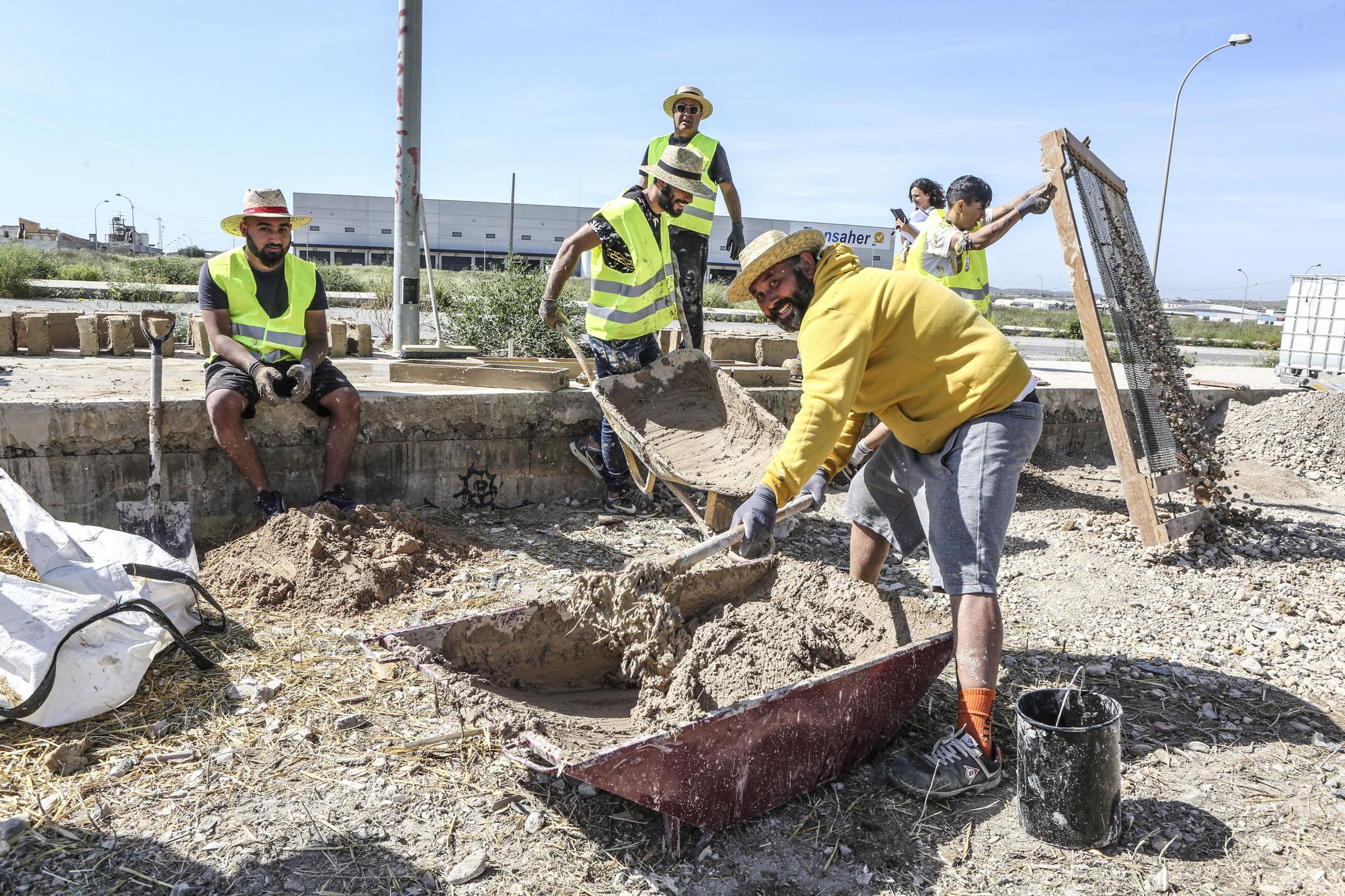 Los vecinos rehabilitan el barrio del Cementerio