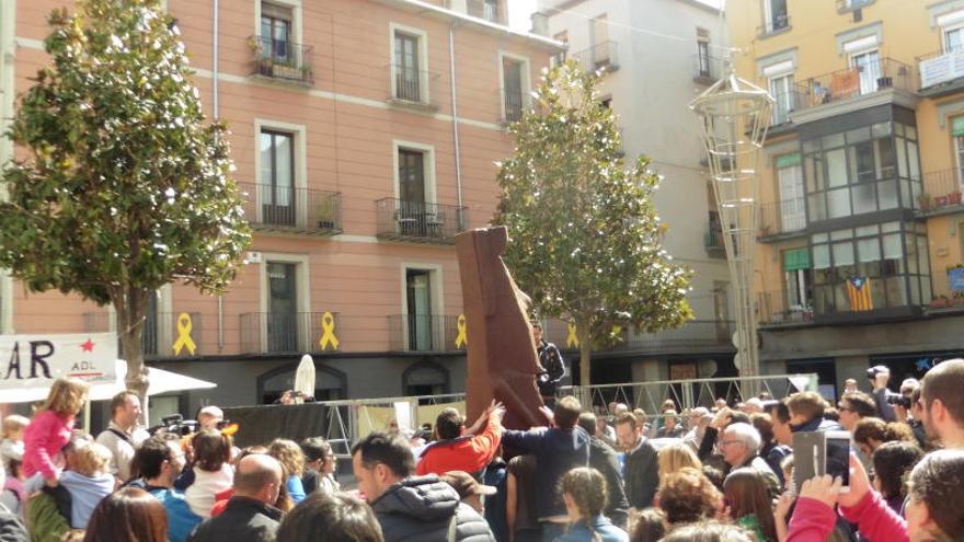 L&#039;acte de la mona de Pasqua va omplir la plaça Major d&#039;Olot