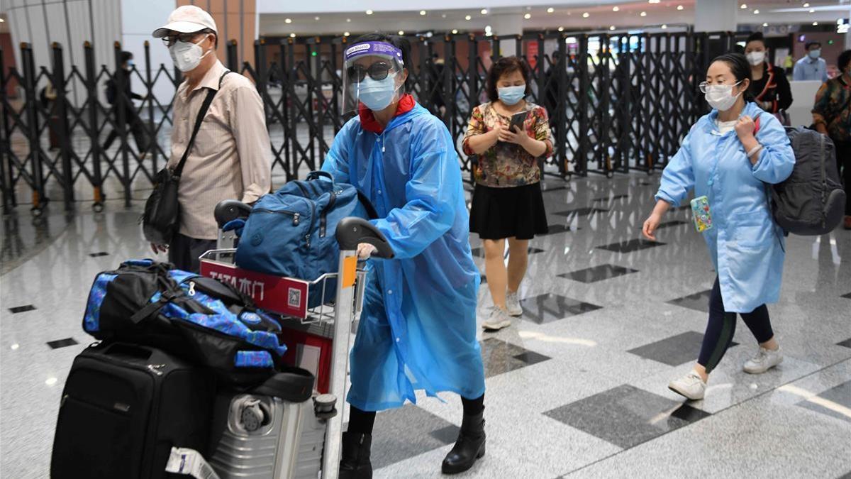 Pasajeros en el aeropuerto de Daxing, en Pekín