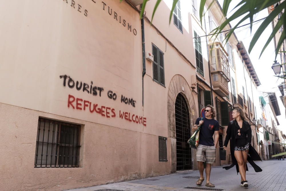 Graffiti gegen Touristen in Palma.