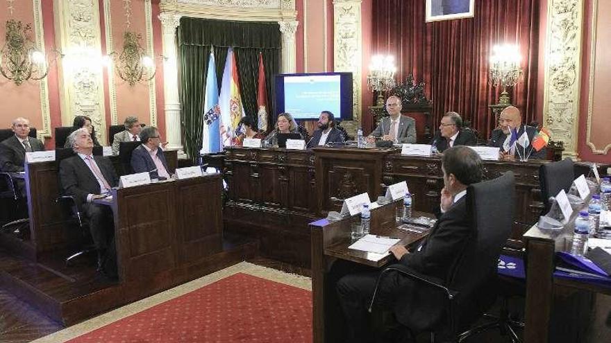 Un momento de la reunión ayer en el Concello de Ourense. //I.Osorio