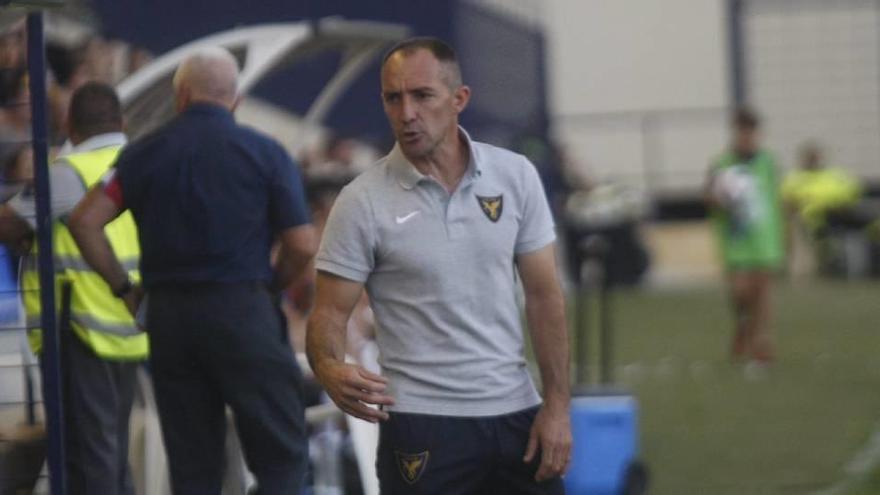 Pedro Munitis, entrenador del UCAM, en un partido en La Condomina.