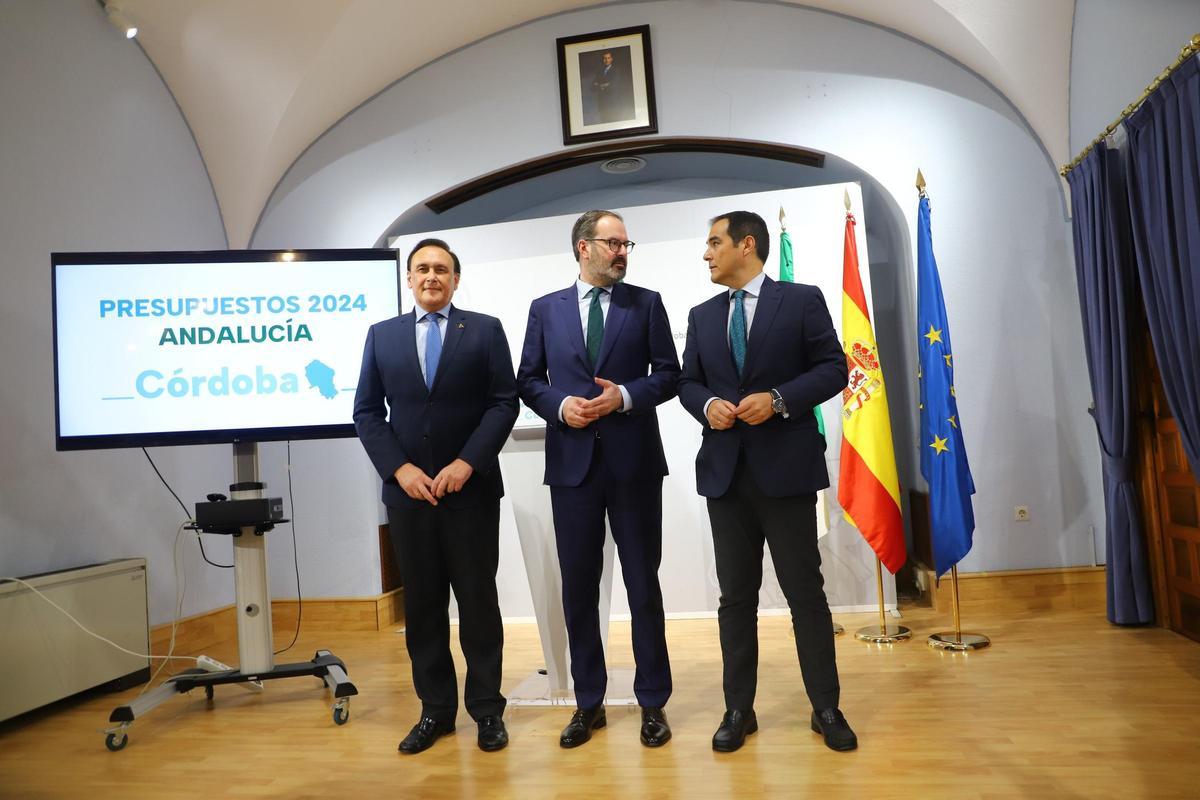 Villamandos, Molina y Nieto, en la Delegación de la Junta.