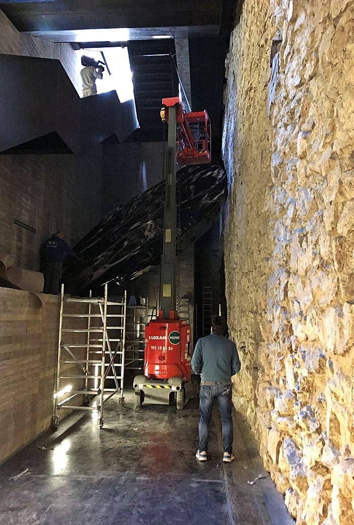 La instalación de Sard, ‘Rompiendo el mar’, se podrá contemplar, concluida su fase de montaje, en el Centro Conde Duque de Madrid.