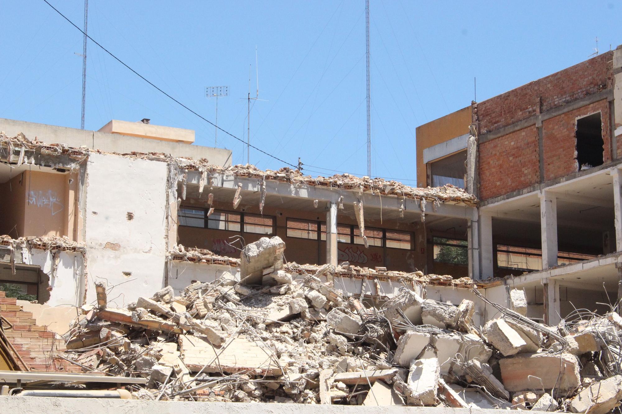 Empiezan los derribos en la antigua fábrica Aracil del Camí Fondo