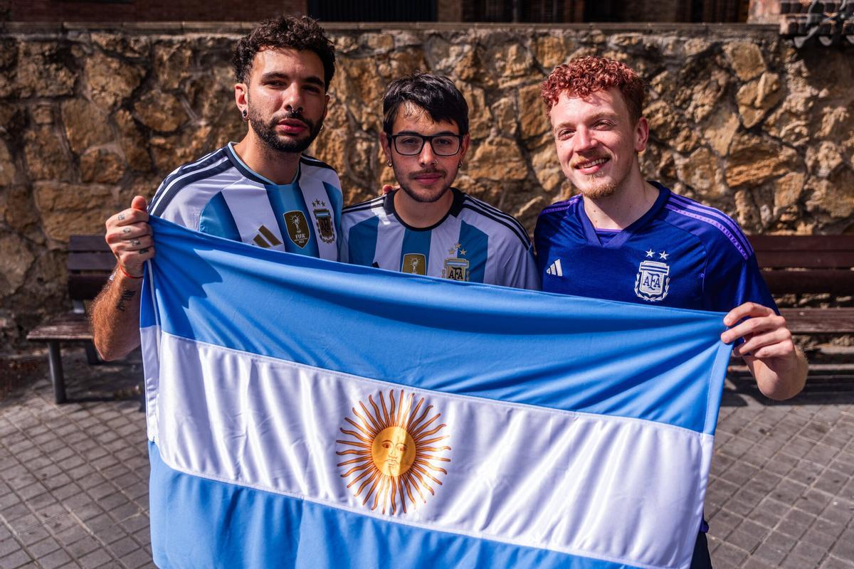 Aficionados argentinos el día antes de la final del Mundial 2026 entre Argentina y España. Barcelona. 18/07/2026. Deportes. AUTOR: Marc Asensio