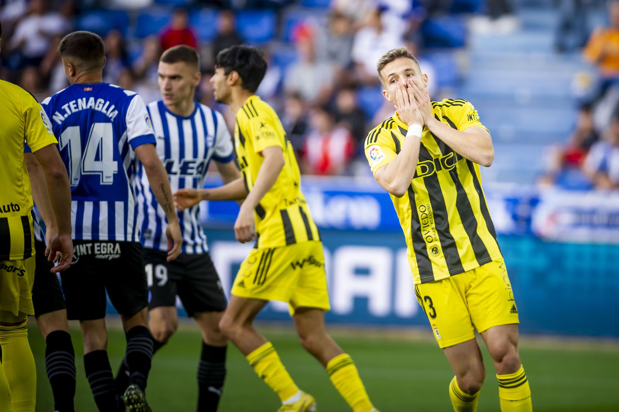 EN IMÁGENES: Cruel destino para el Oviedo que pierde en el último minuto (2-1)