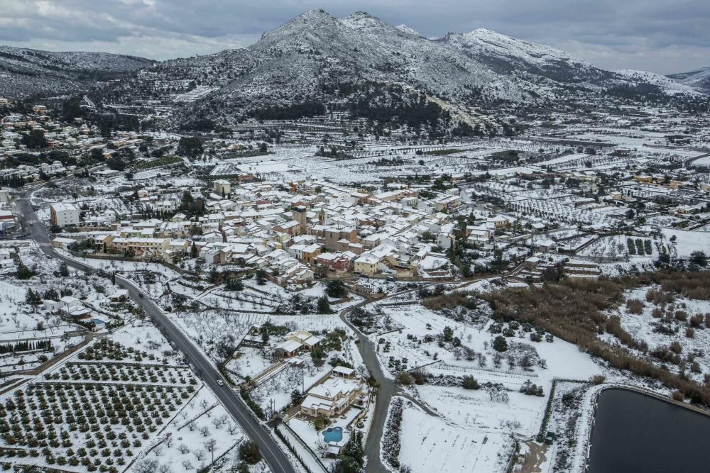 La neu cobreix les comarques alacantines.