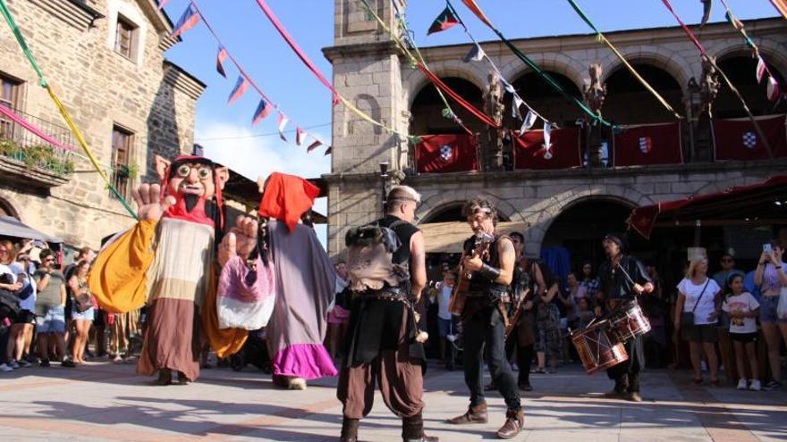 Espectáculos en el mercado medieval de Puebla de Sanabria. | |  ARACELI SAAVEDRA