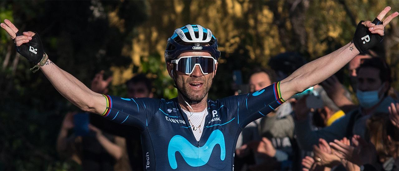 Alejandro Valverde celebra una victioria en el Challenge Ciclista Mallorca de 2021.