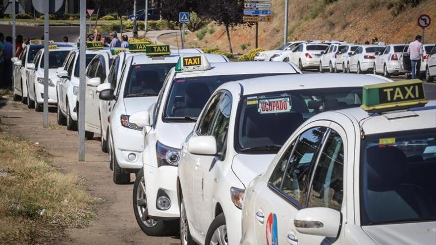 Miles de taxistas piden en Madrid que se frene a Uber y Cabify