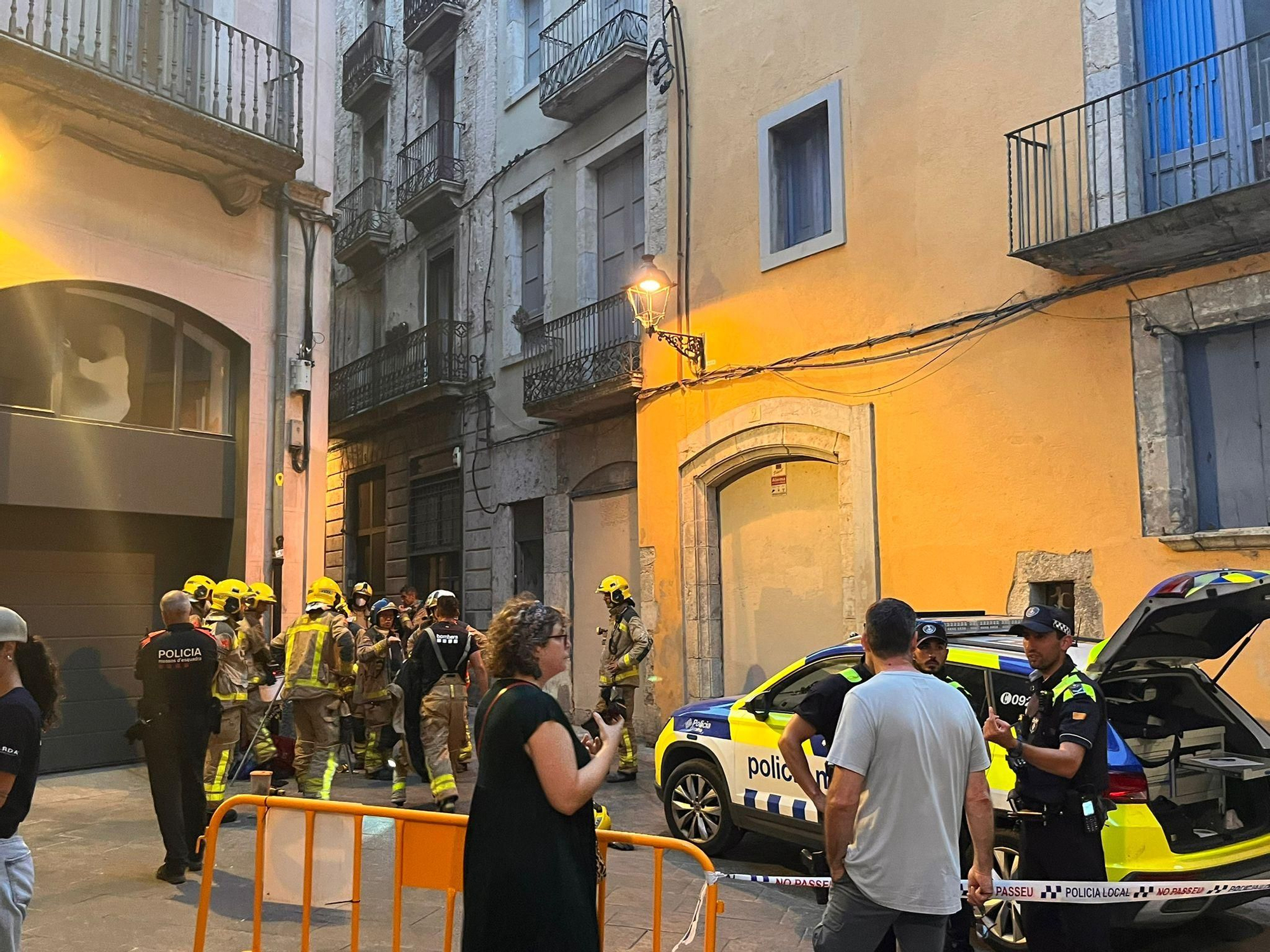 Les imatges de l'esfondrament de part d'un edifici del Barri Vell de Girona