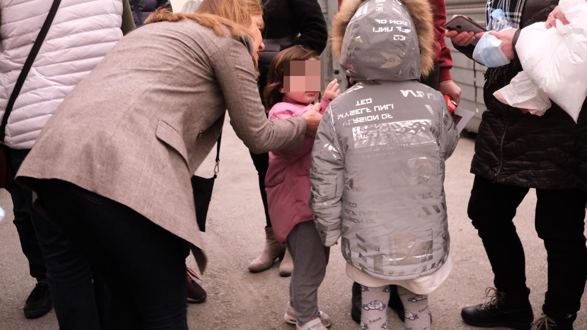 Un convoy humanitario que llegó con niños ucranianos este año a Elche