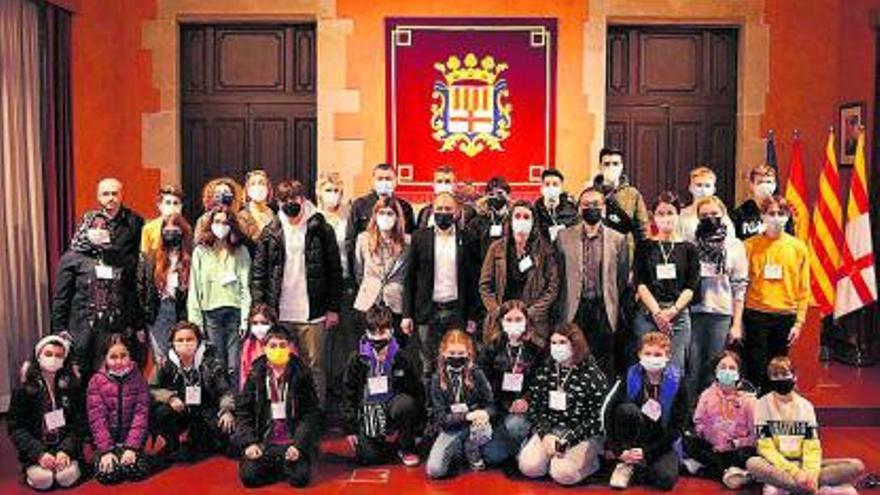 L’Ajuntament de Manresa rep una delegació d’alumnes de sis països europeus que participen en un projecte Erasmus + | AJ. DE MANRESA