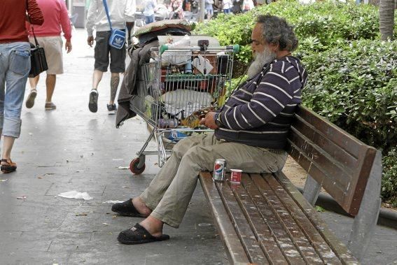 Wegkreuz, Treffpunkt, Schlafgelegenheit, Tanzparkett: Die Plaça d'Espanya ist das Herz Palmas. Ein Tag auf einem Platz im Wandel.