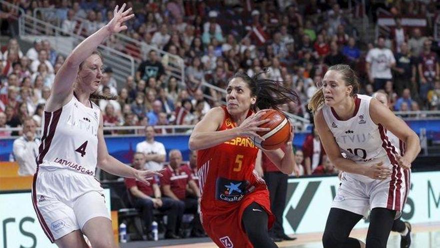 España logra el pleno contra Letonia y salta a los cuartos de final (56-59)