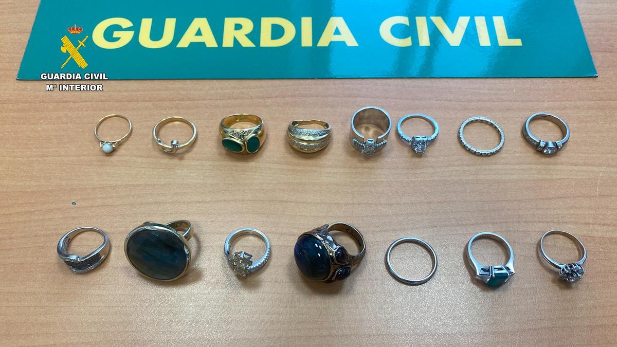 Objetos incautados por la Guardia Civil dentro de la operación 'Garden23'.