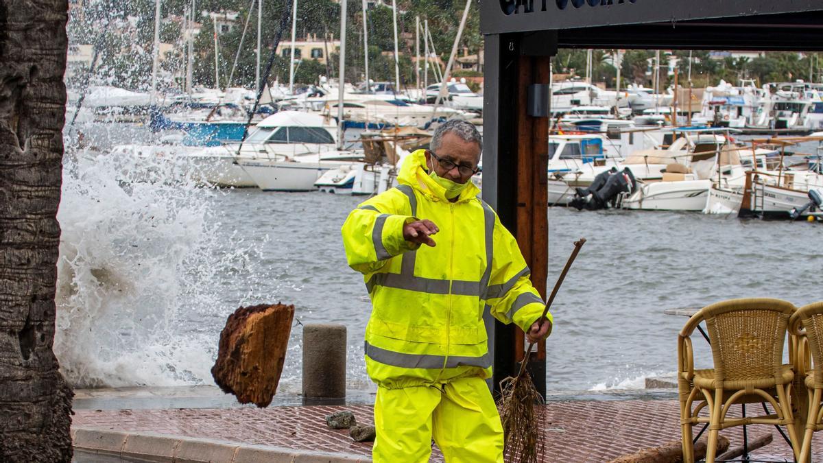 La borrasca Bella provoca grandes destrozos en el Port d'Andratx